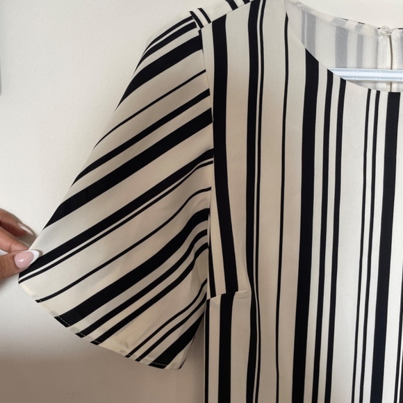 H&M Short-Sleeves Belted Striped Dress (Size 4) - Picture 4 of 9